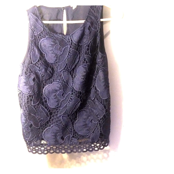 Merona Tops - MERONA: MEDIUM- NAVY BLUE FLOWERED LACED TOP